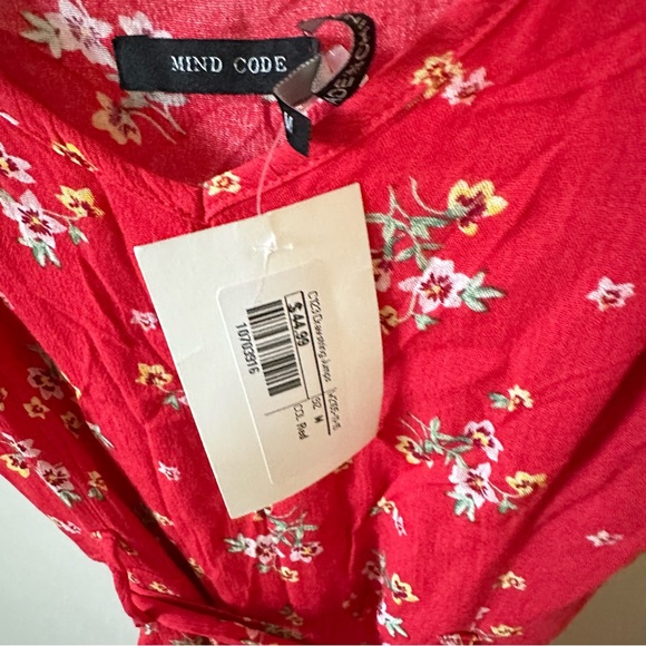 NWT HUNNI’S Red Floral Tie Waist Jumpsuit - Picture 5 of 6
